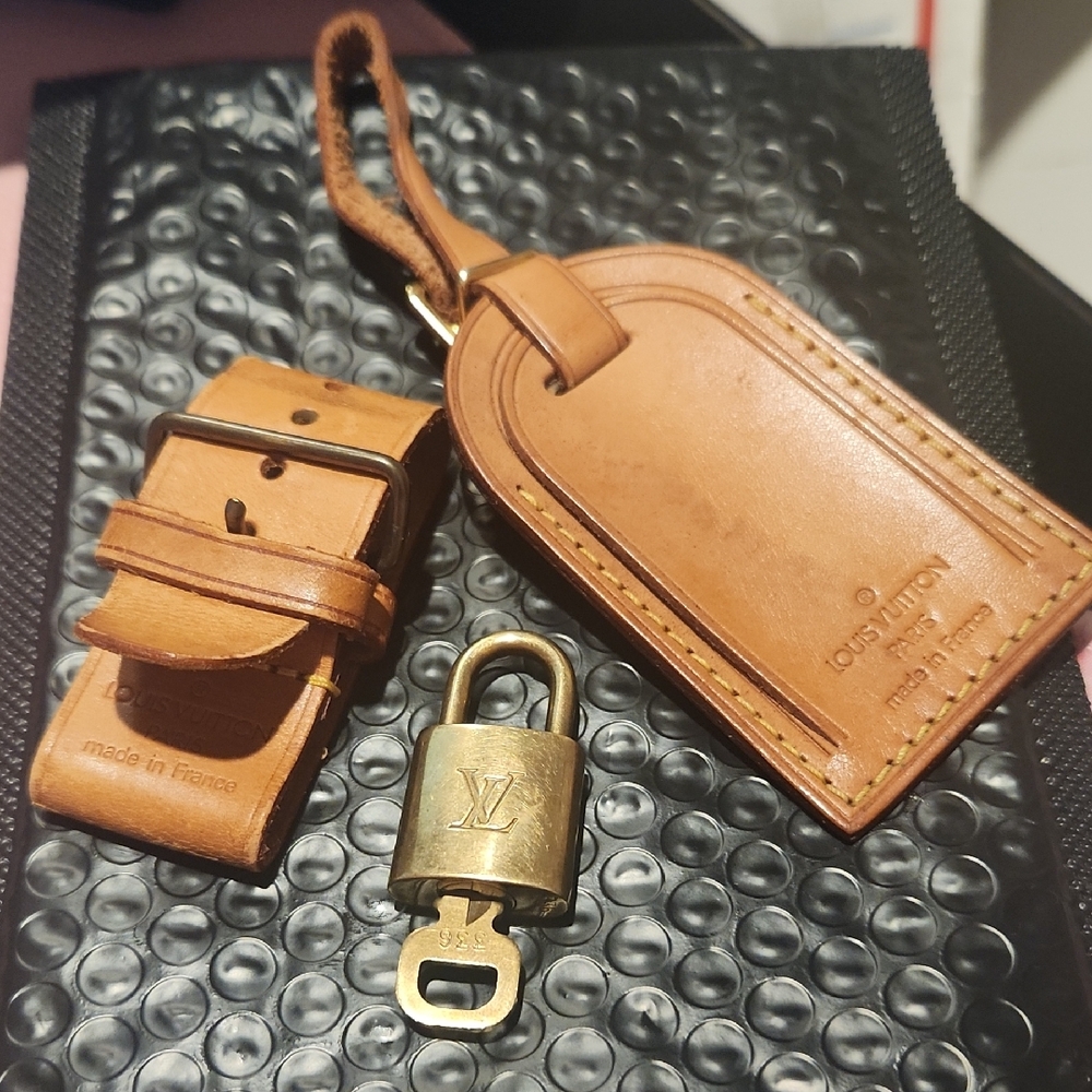 Louis Vuitton Brown Leather Luggage Tag & Louis Vitton Lock and Key #336 Bundle